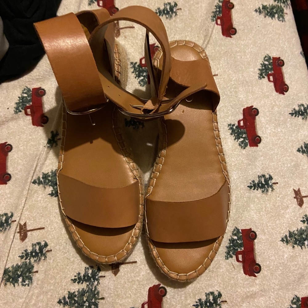 Franco Sarto tan sandals size 8
